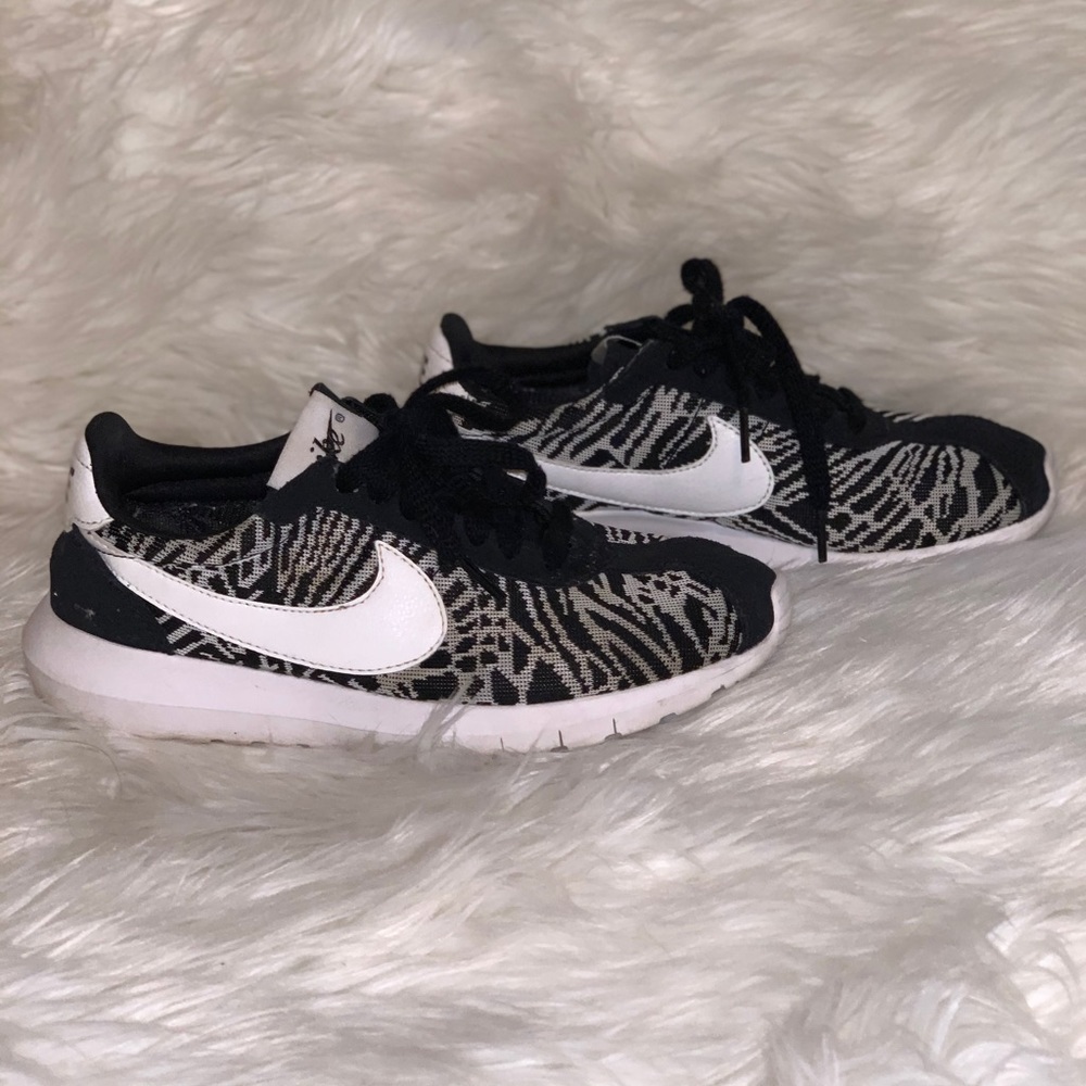 Women’s Nike sneaker size 6.5